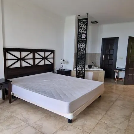 In The Cliff Bay Apartment Obzor